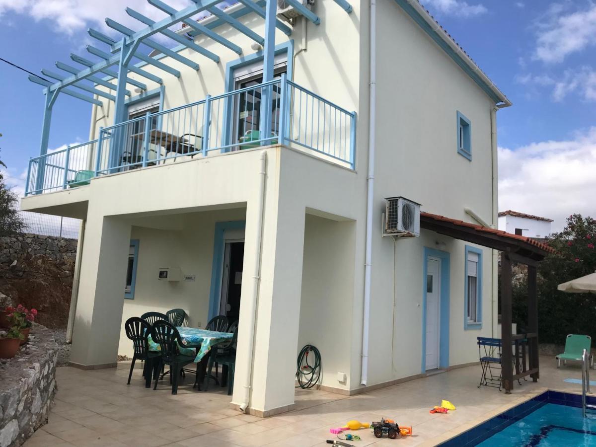 Villa Tranquil Vista Villa: Seaside Retreat With Private Pool