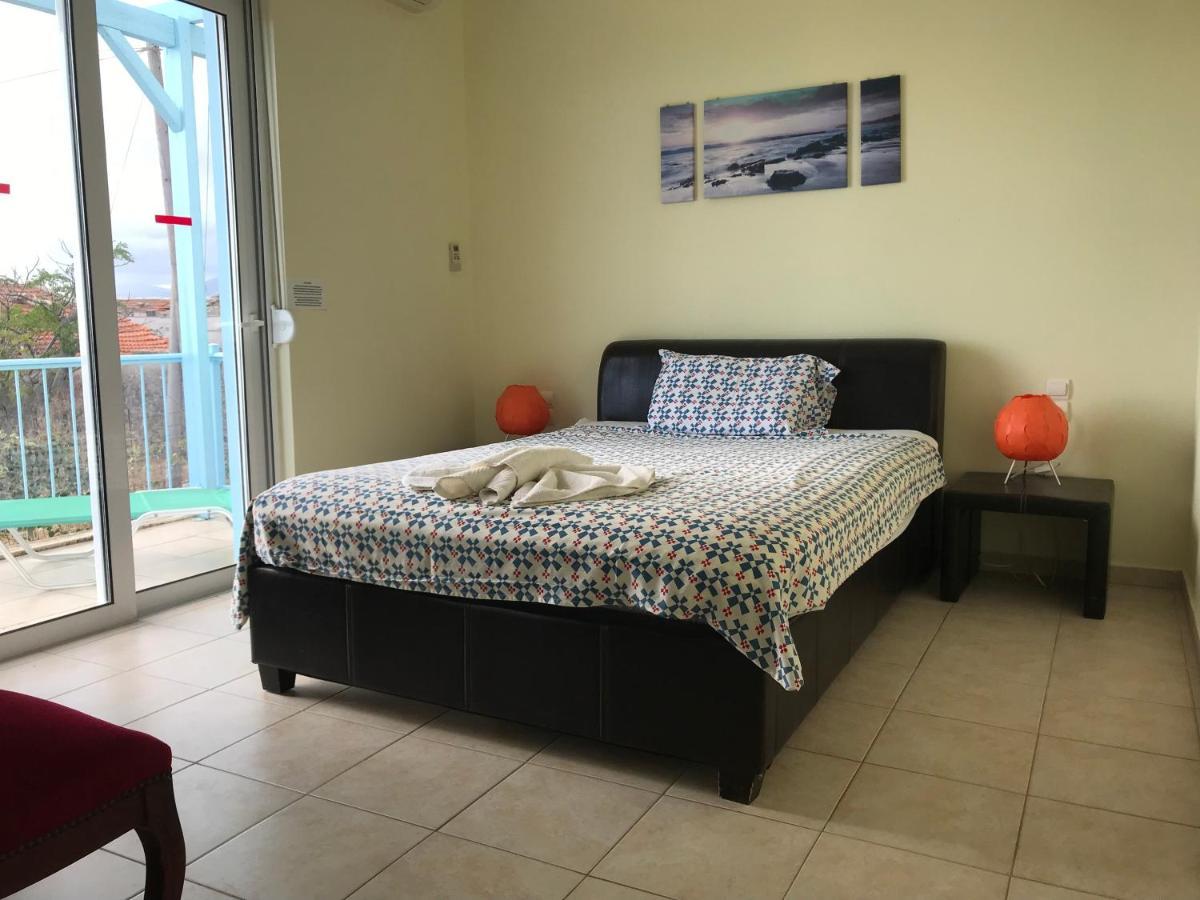 Tranquil Vista Villa: Seaside Retreat With Private Pool *