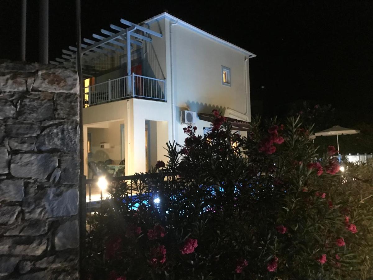Tranquil Vista Villa: Seaside Retreat With Private Pool