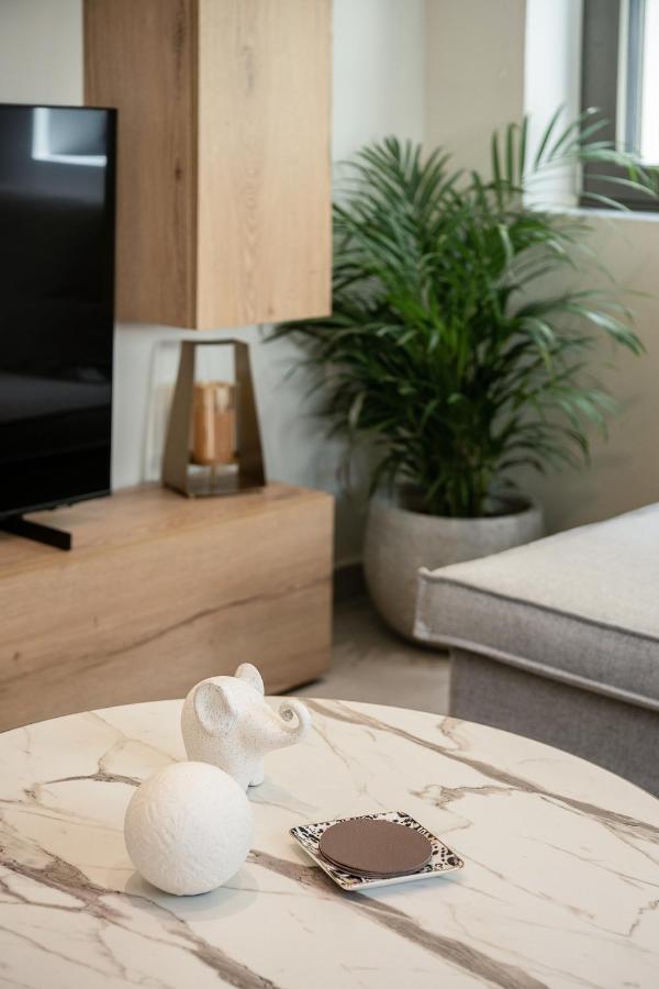 White In The Heart Of Chania Apartment *
