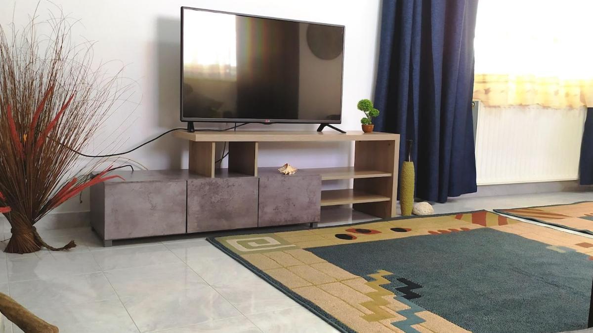 House Near The 1 Apartment *