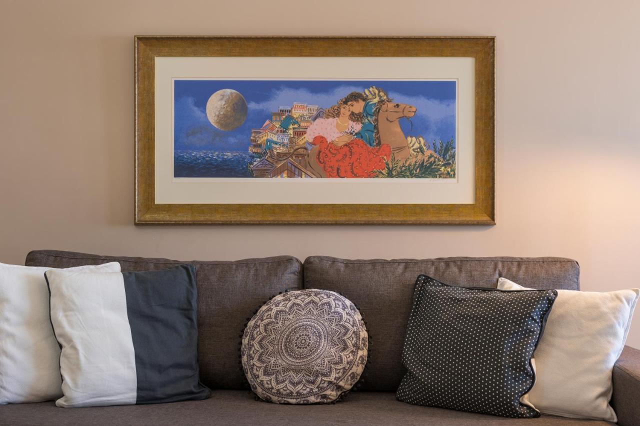 Tholos Apartment *