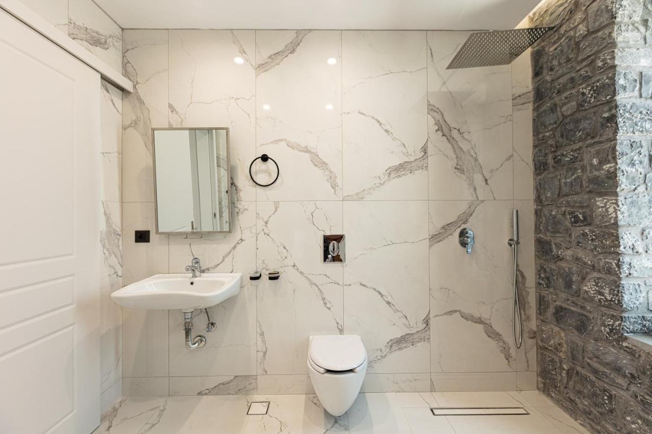 Eloa Luxury Villa
