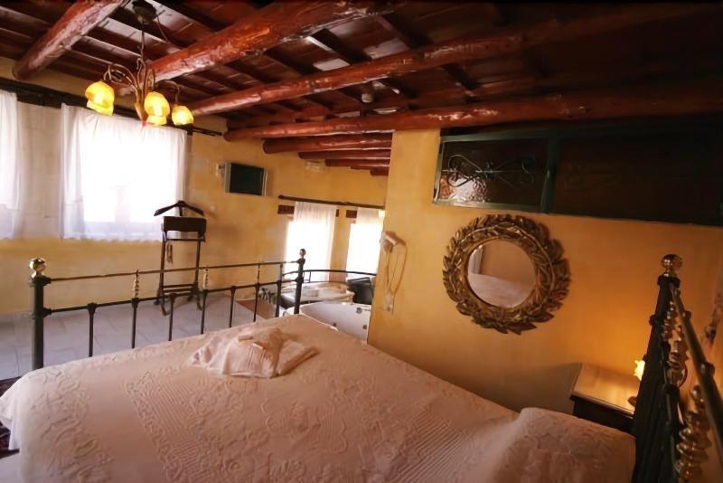 Ifigenia Lux Maisonette In Oldtown And In Theriso Vilage 14 Km Outside Of Chania *