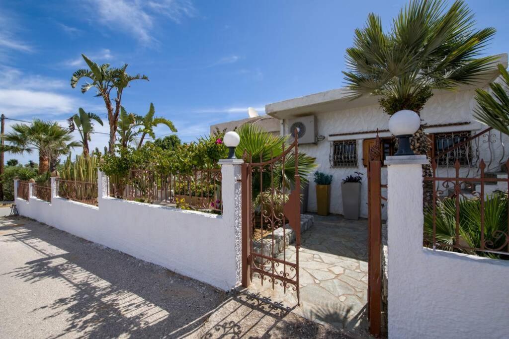Renas Secret Garden House *