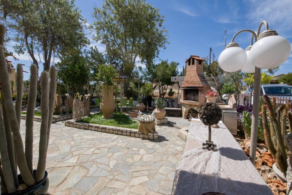 Renas Secret Garden House