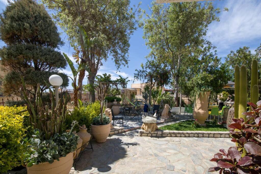 Renas Secret Garden House Holiday home *