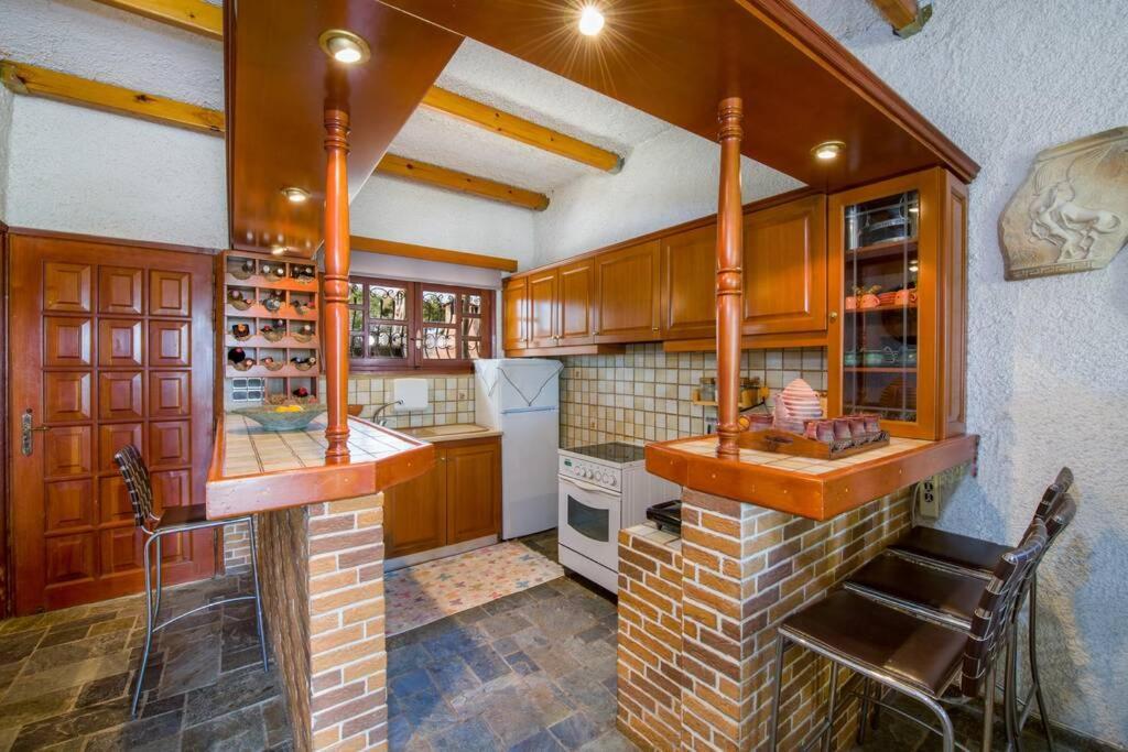Holiday home Renas Secret Garden House