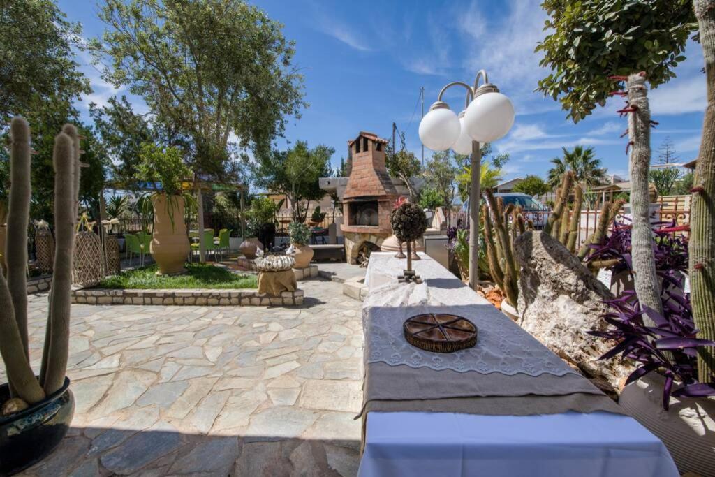 Renas Secret Garden House *