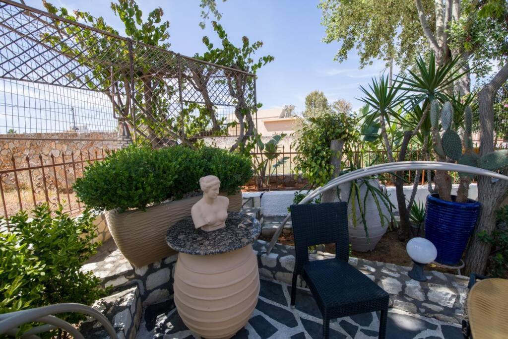 Holiday home Renas Secret Garden House