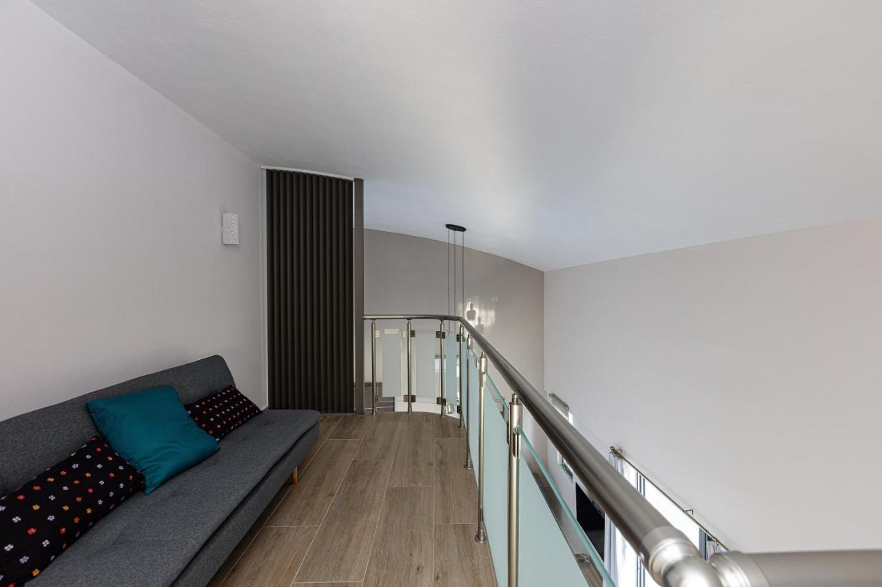 Hotel Aurora Suites *