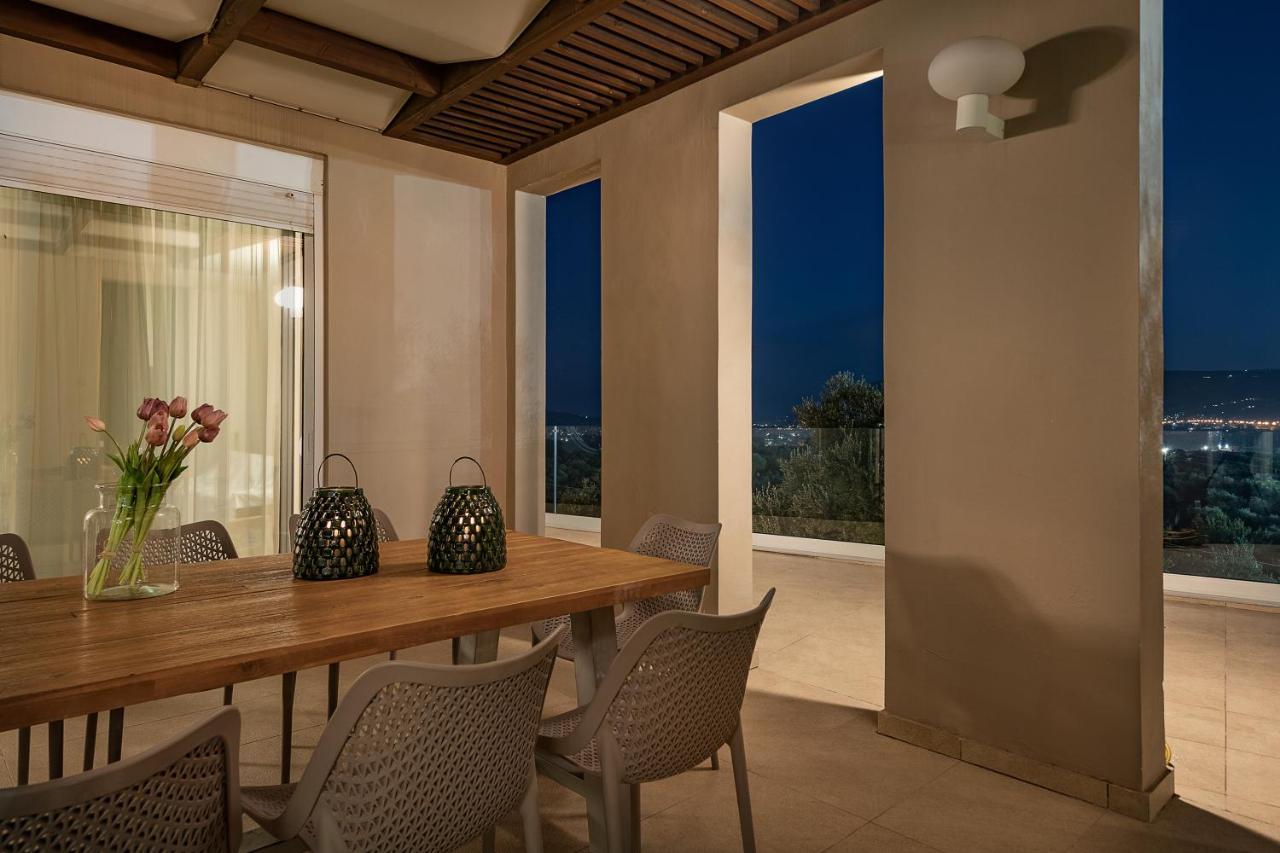 Vilia, House On The Hill Villa *