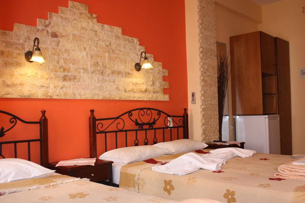 Mme Bassia * Chania (Crete)