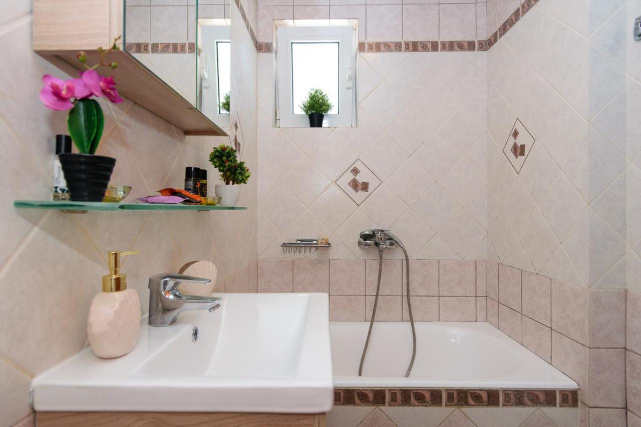 Penthouse In Quiet Neighborhood Near Sandy * Chrissi Akti Chania