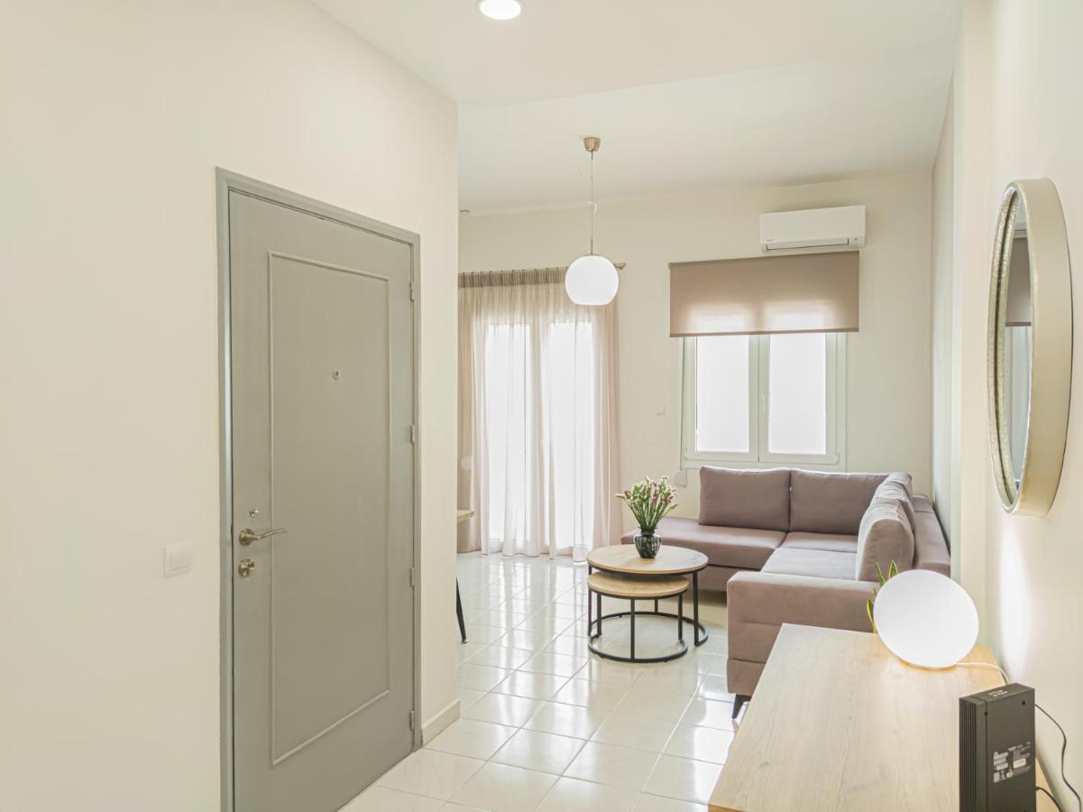 Centre Oasis: Renovated With Roof Garden Apartment *