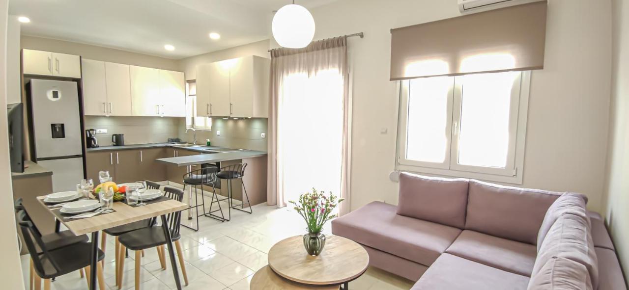 Centre Oasis: Renovated With Roof Garden Apartment