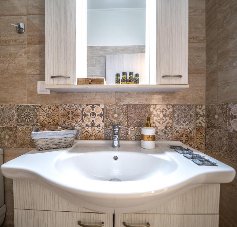 Iro And Boutique Homes Apartment