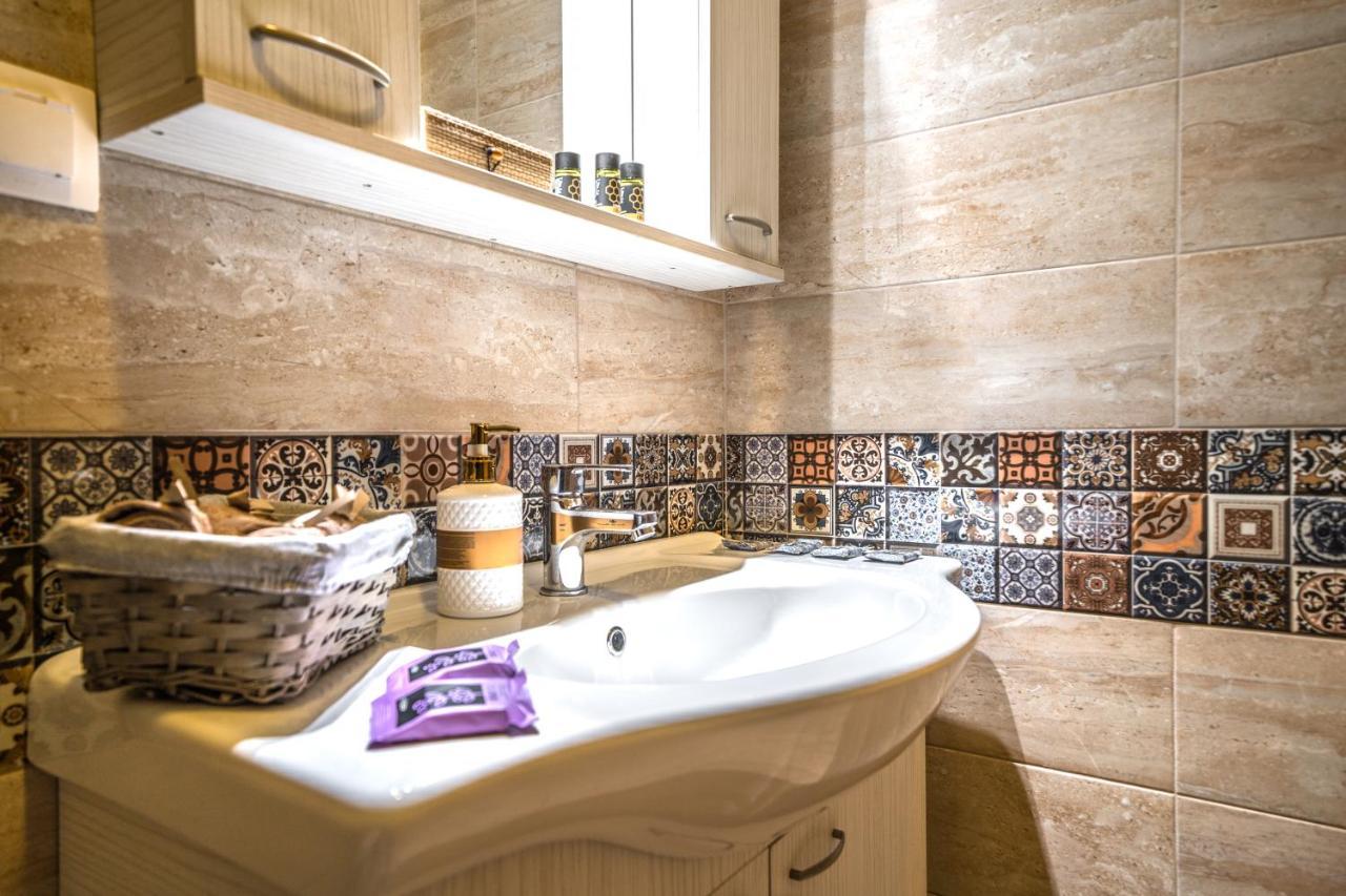 Iro And Boutique Homes Apartment