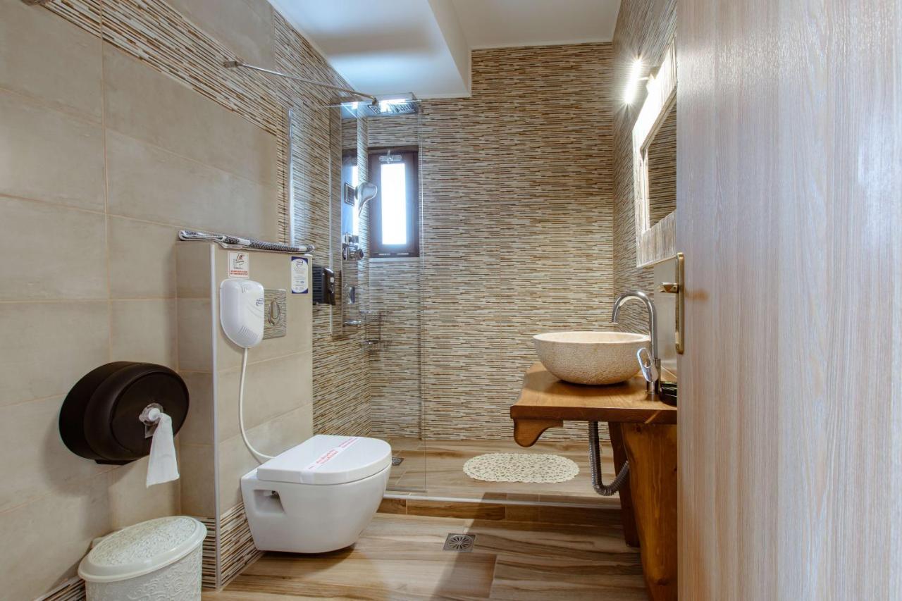 Deluxe Hotel