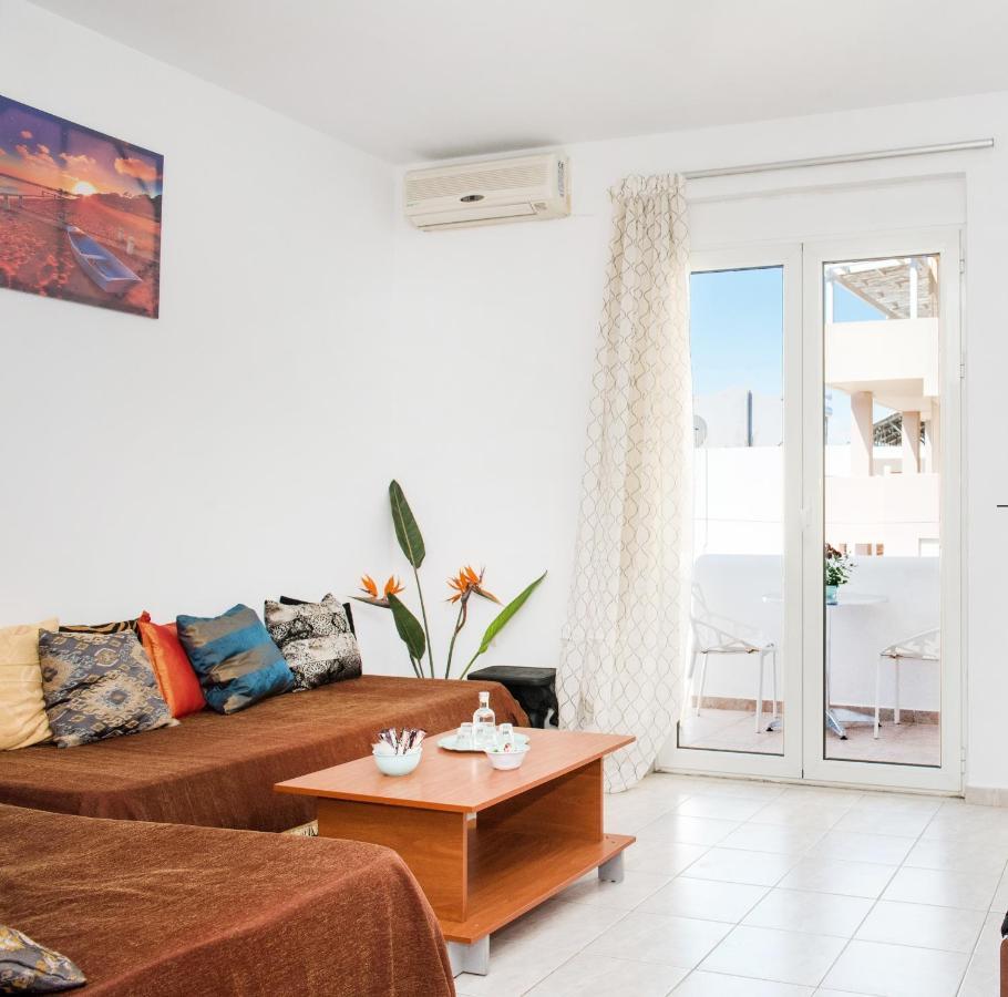 Apartment Beachfront Lux & Gym 4 *