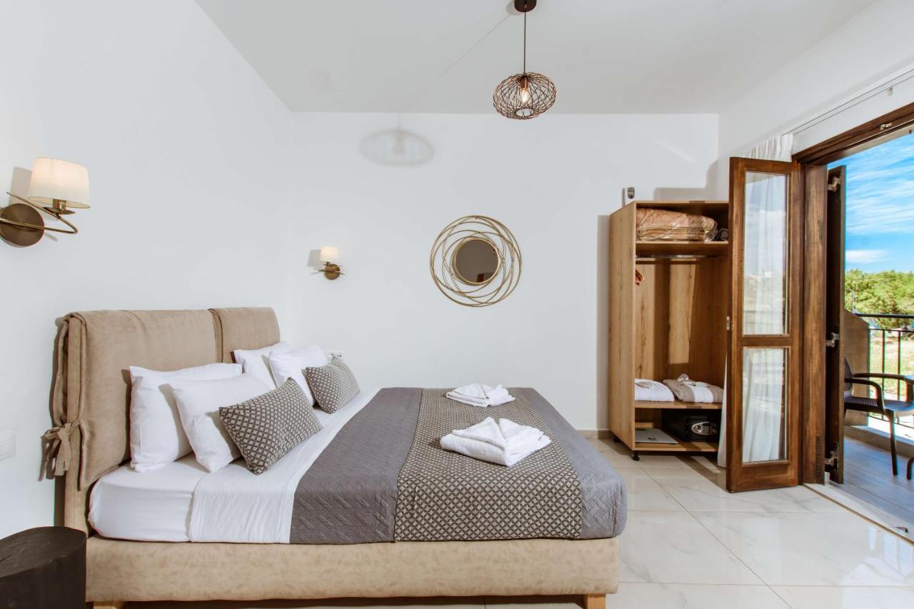 Deluxe 3* Chania (Crete)
