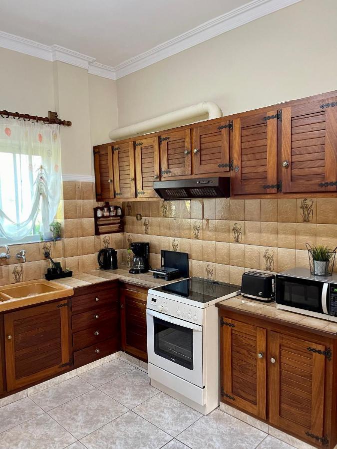 Orange Apartment *