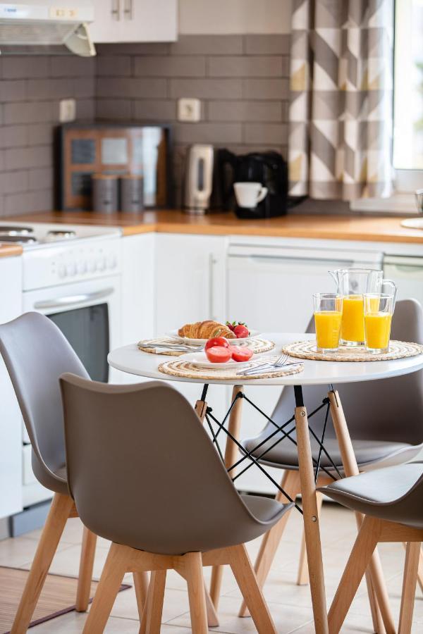 Plaka Modern Apartment *