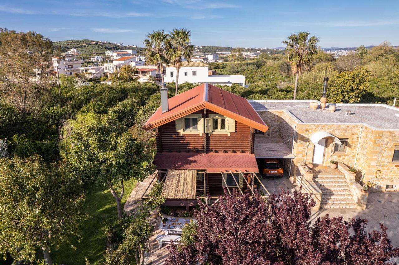 Wooden Villa, Big Garden, Mountain View Apartment