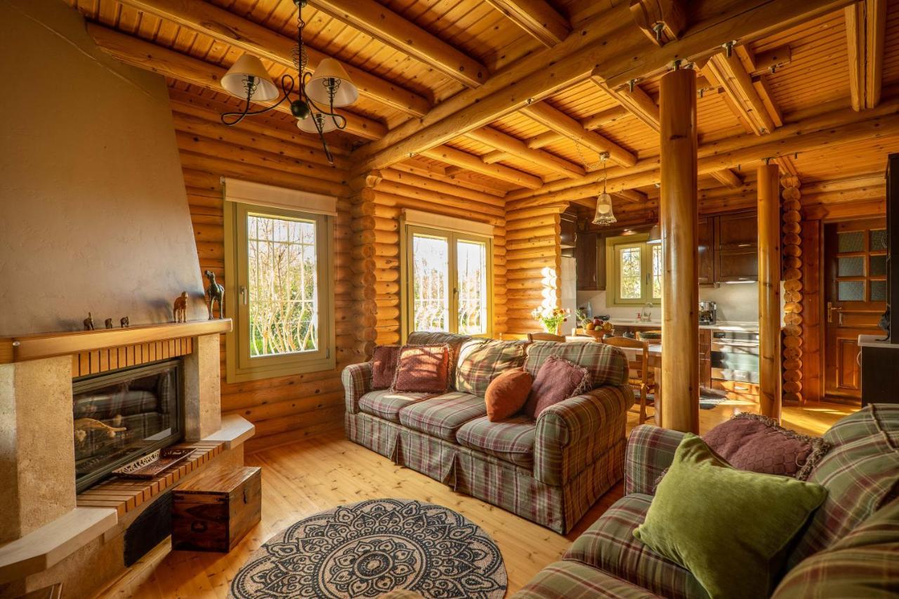 Wooden Villa, Big Garden, Mountain View Apartment *