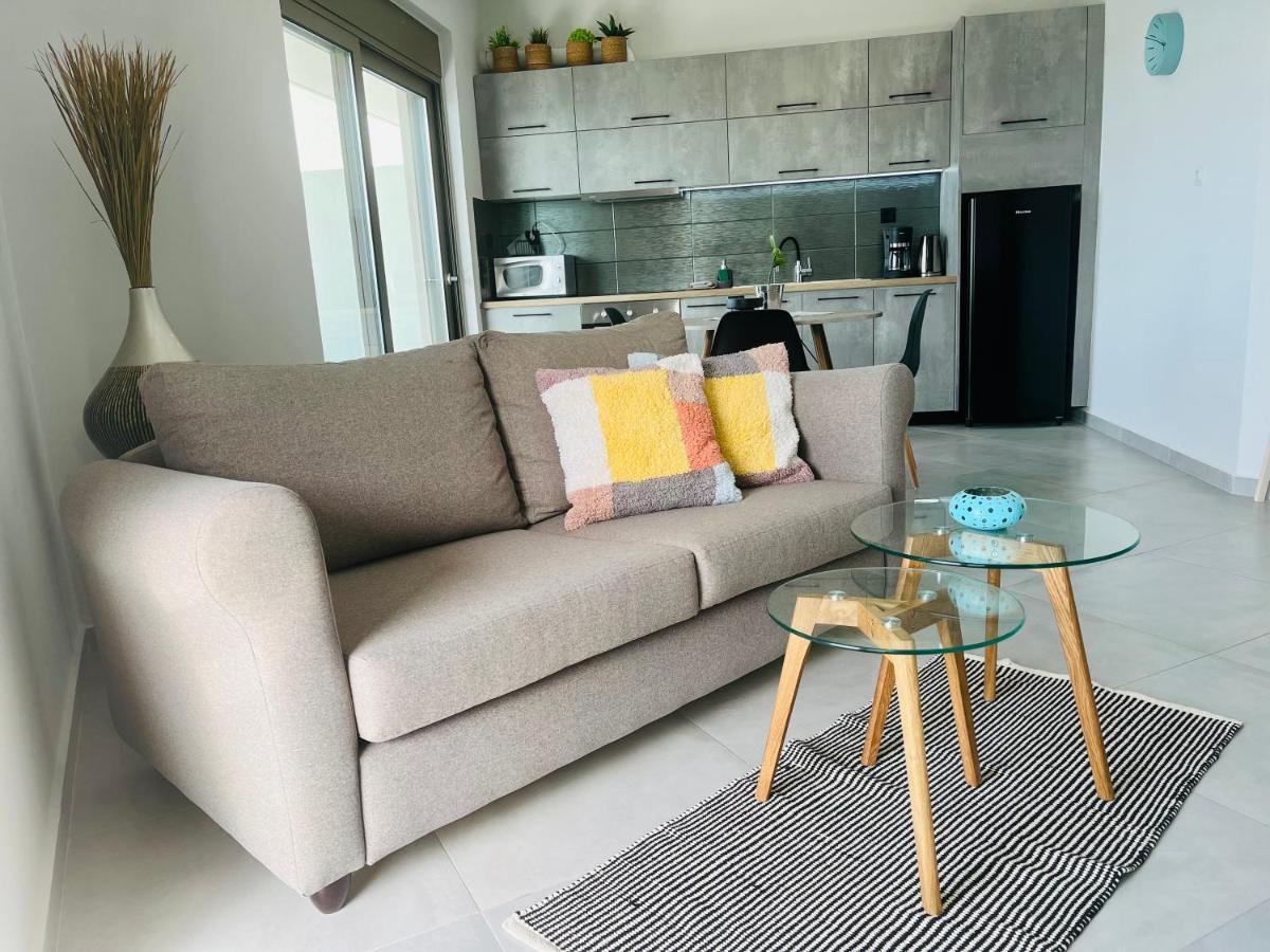 Zonapartments A Sea View-city Center Apartment