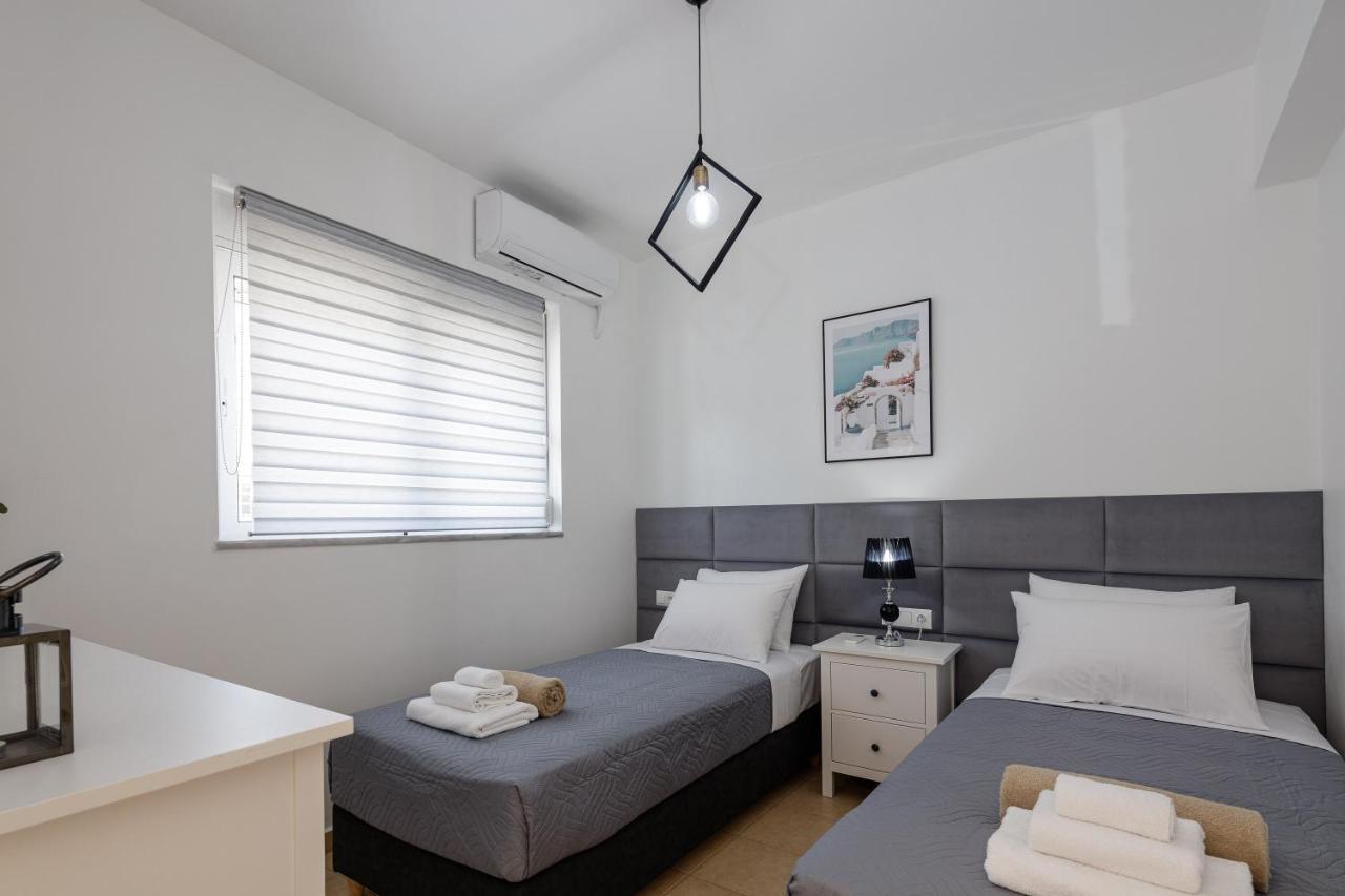 Adelphes Beachfront With Direct Connection To The Apartment