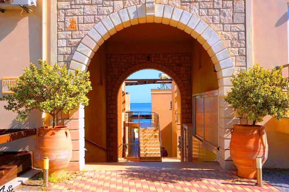 Adelphes Beachfront With Direct Connection To The