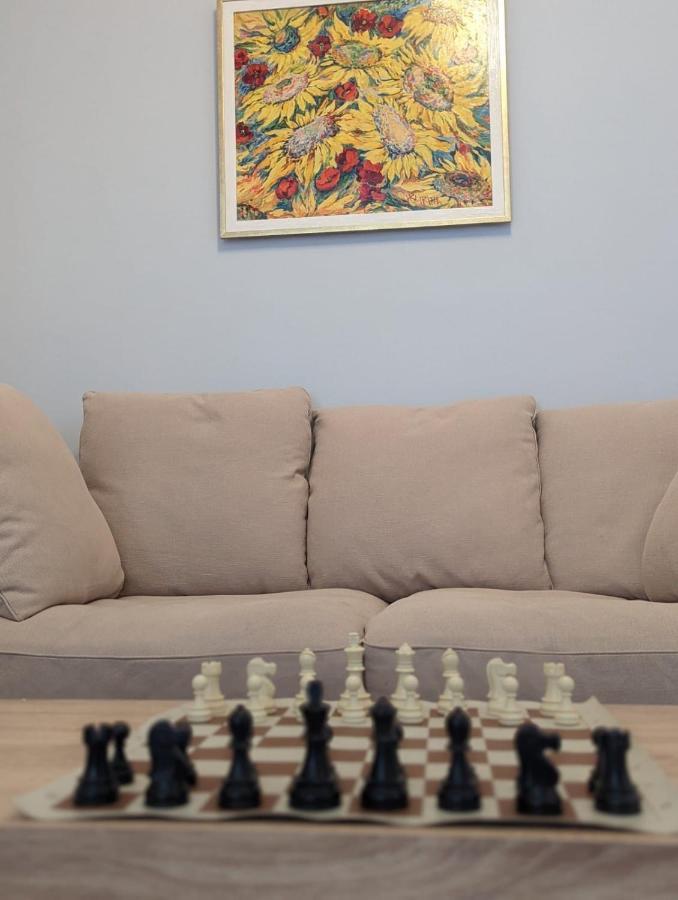 Apartment Sea & Chess