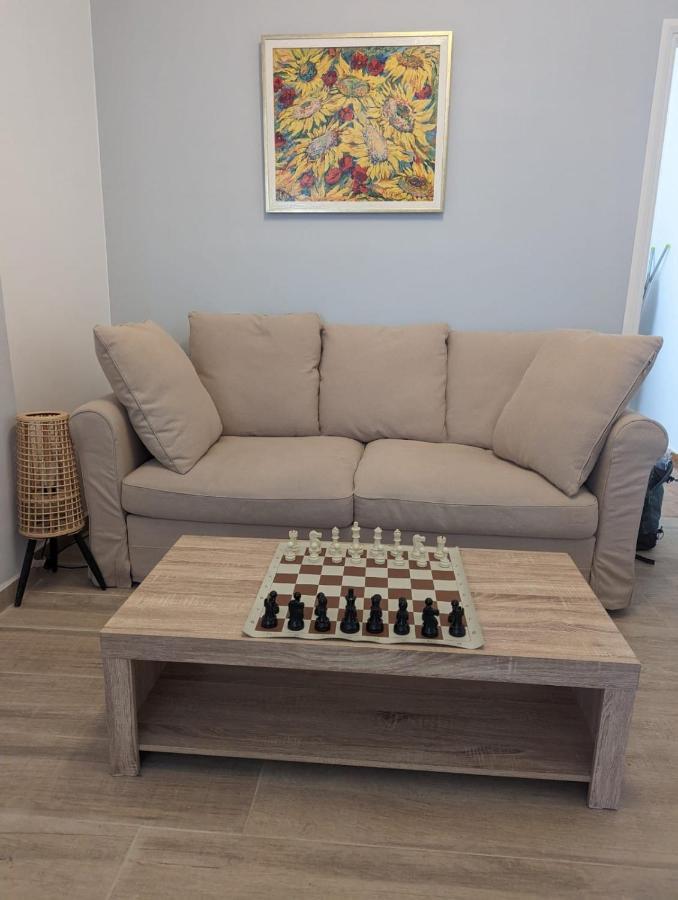 Sea & Chess * Chrissi Akti Chania