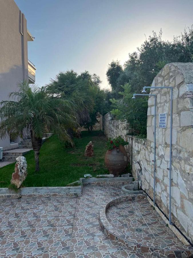 Cactus Apts. * Chania (Crete)