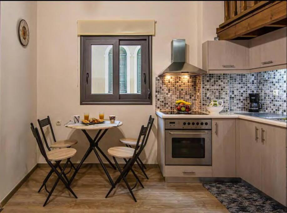 Perfect Location City Apt-900m From Beach-old Port Apartment *