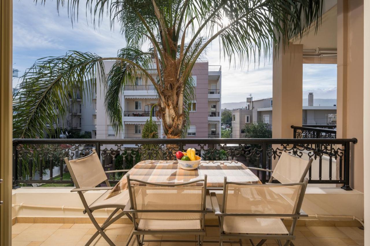 Luxury Coastal Retreat, Mountain View Balcony With Palm Trees & Parking Apartment *