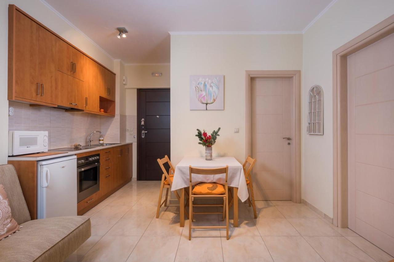 Apartment Luxury Coastal Retreat, Mountain View Balcony With Palm Trees & Parking Chania (Crete)