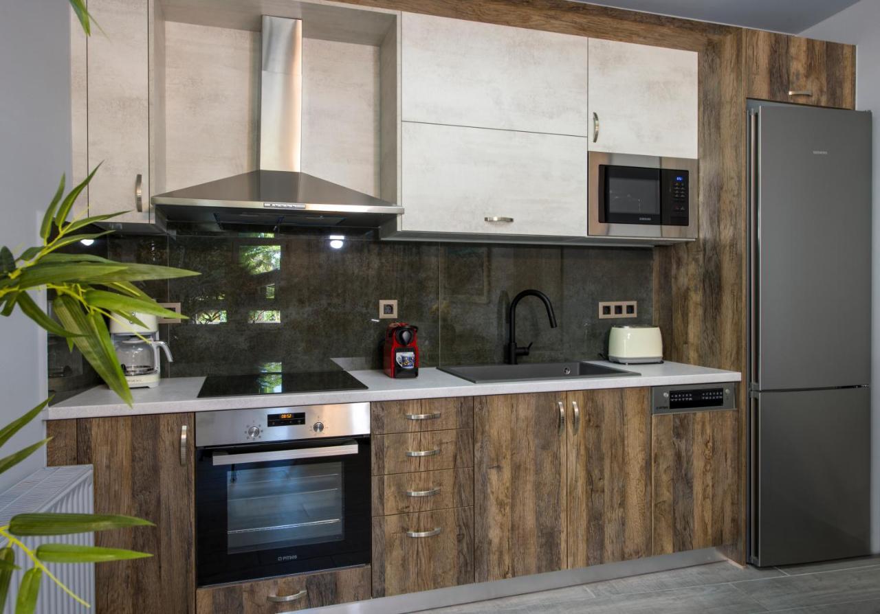 Apartment Rena's Luxury With Free Private Parking