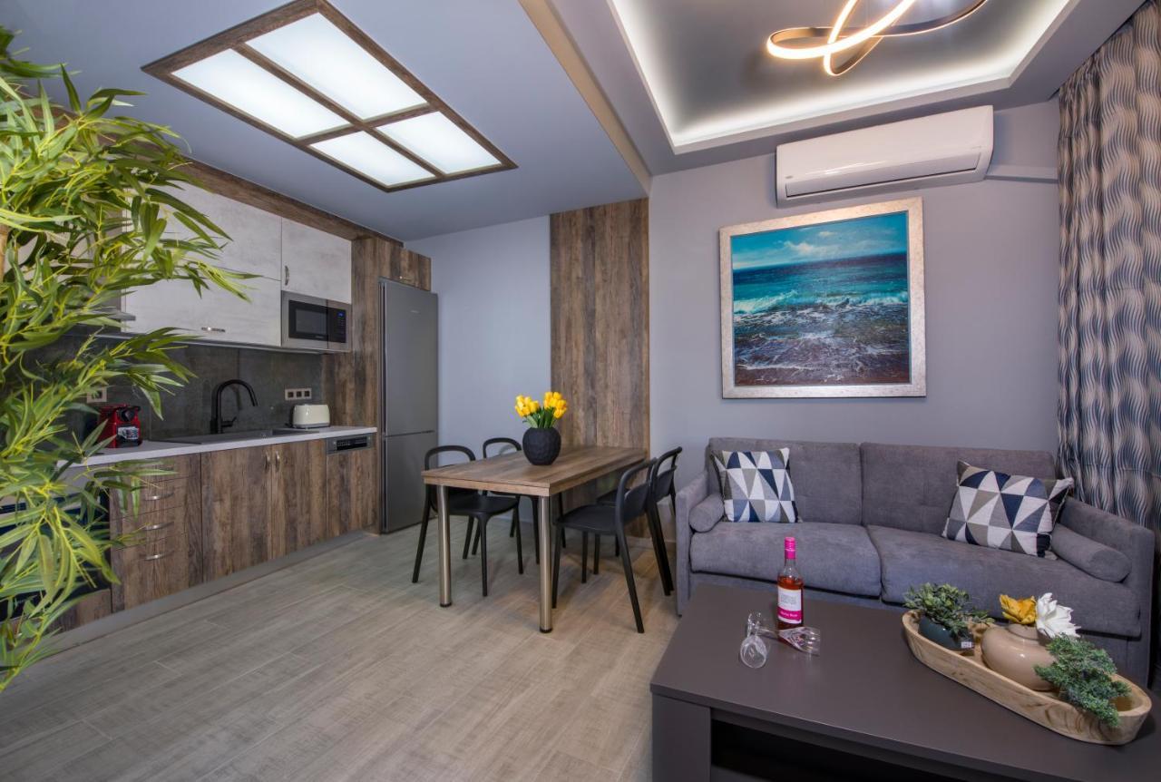 Apartment Rena's Luxury With Free Private Parking