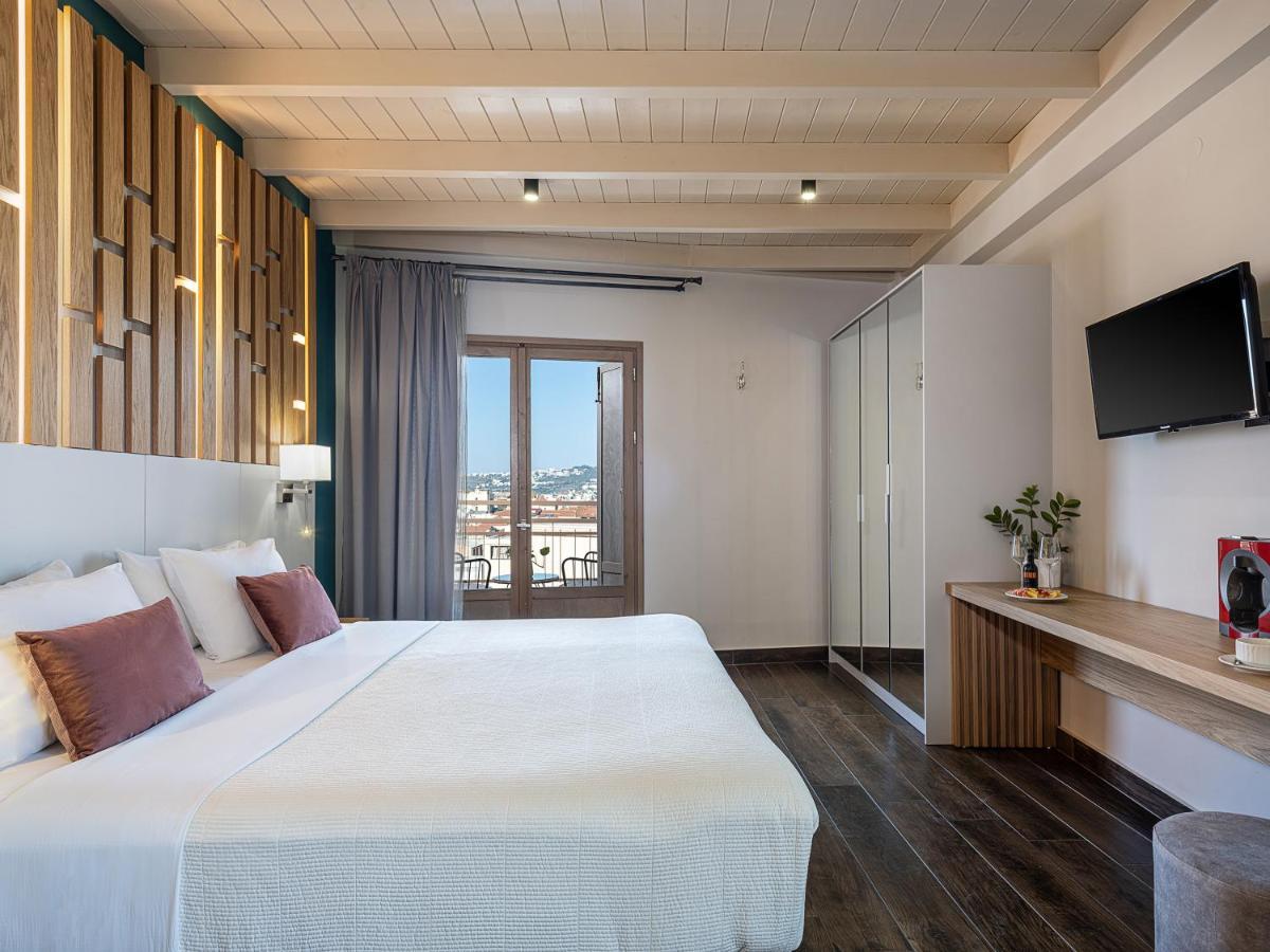 Elia Bettolo Chrissi Akti Chania