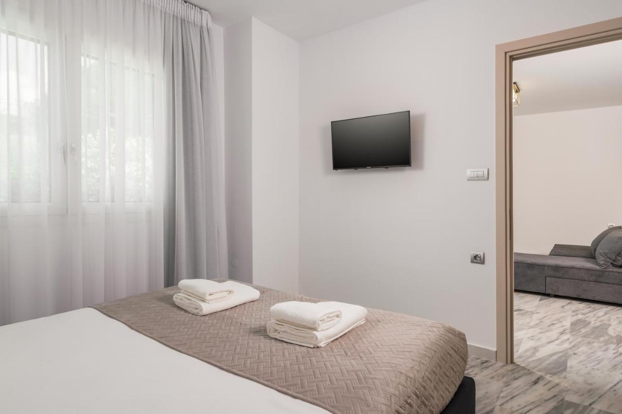 Quarters Luxury Apts Apartment *