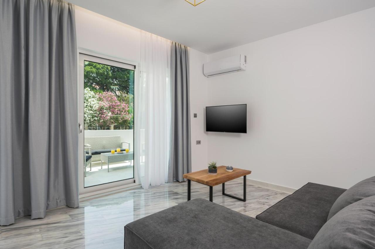 Apartment Quarters Luxury Apts *