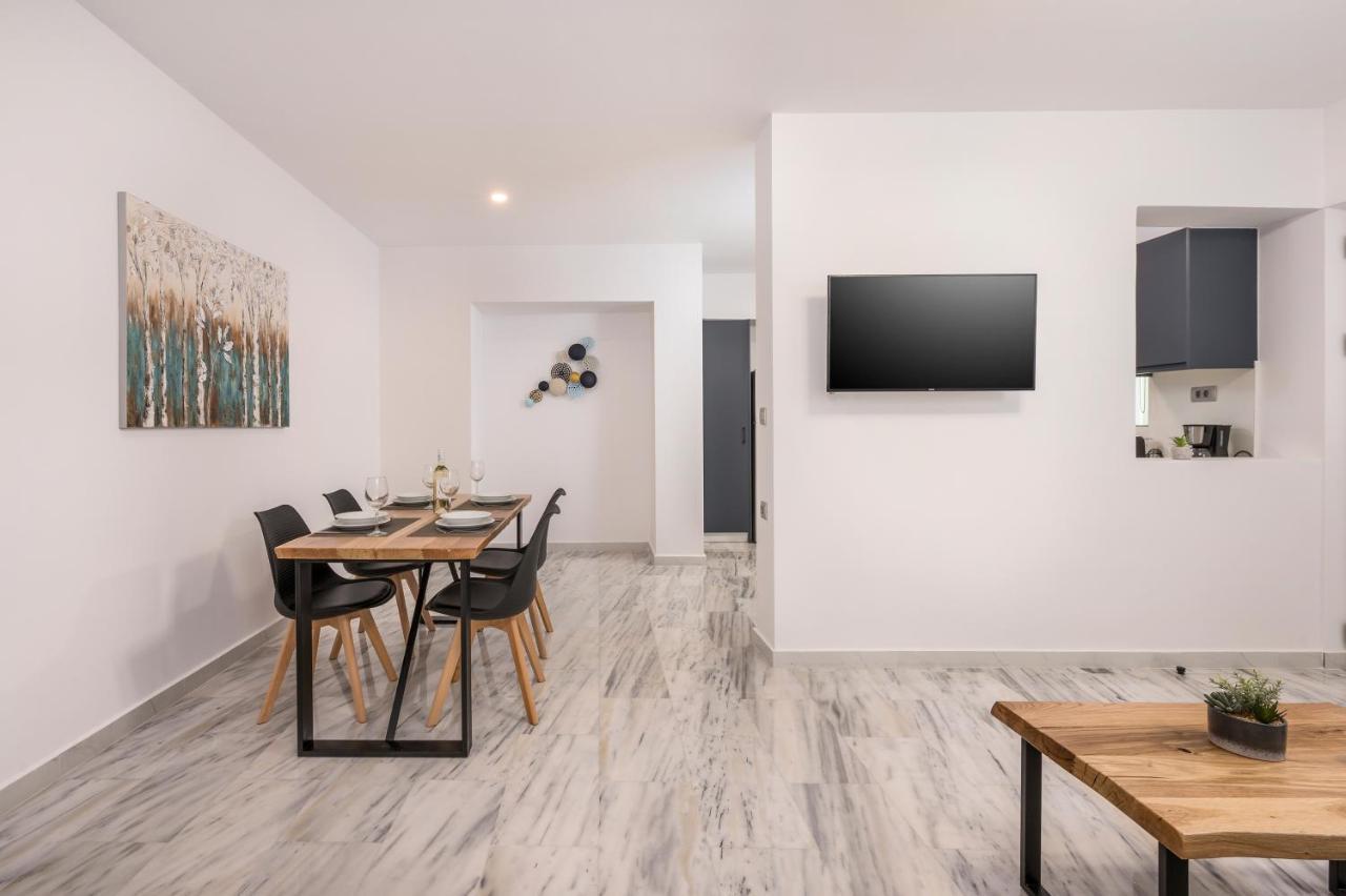 Apartment Quarters Luxury Apts *