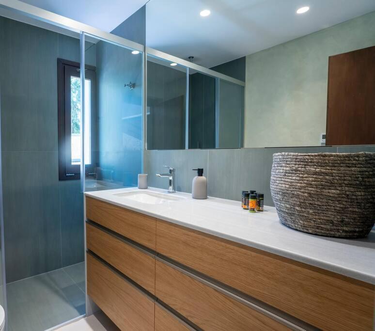 Sea And Sun Metaxy Mas, Brand-new, Beachfront ! * Chania (Crete)