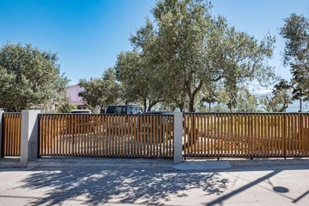 Sea And Sun Metaxy Mas, Brand-new, Beachfront ! *