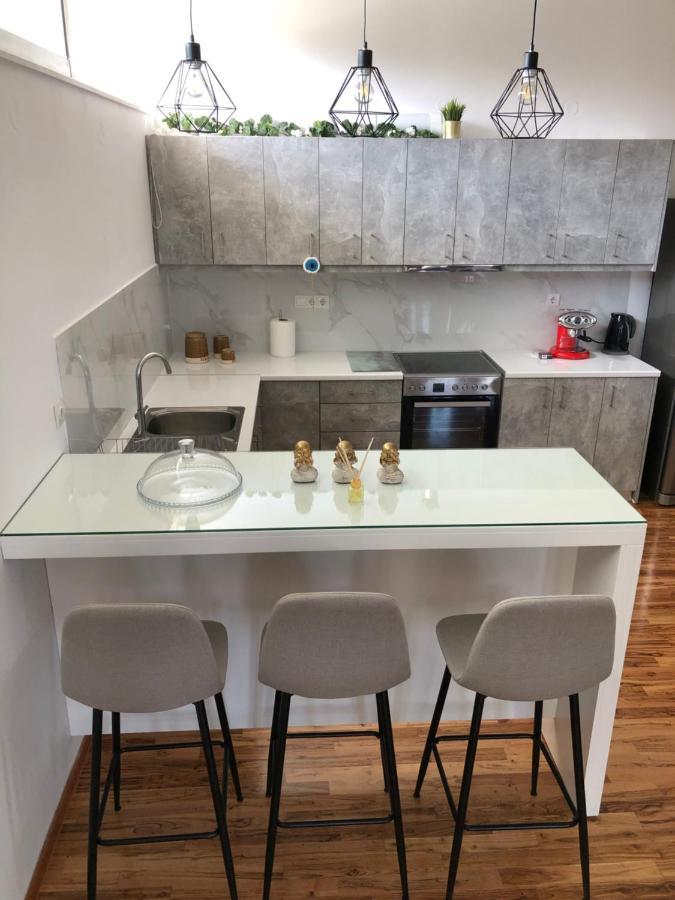 Apartment New Delux Studio With Wooden Floor