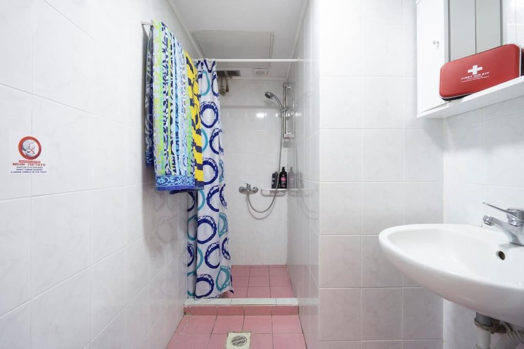 Apartment Steps From The Aprt *