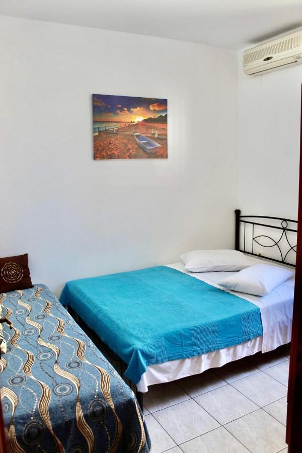 Apartment Beachfront Lux & Gym 4 *