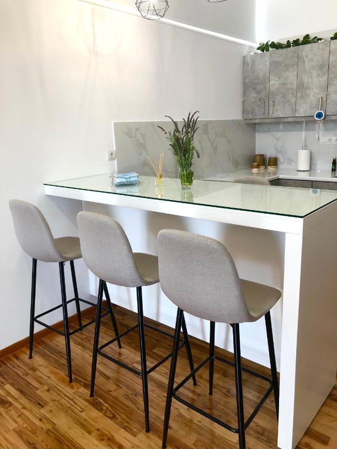 New Delux Studio With Wooden Floor Apartment *